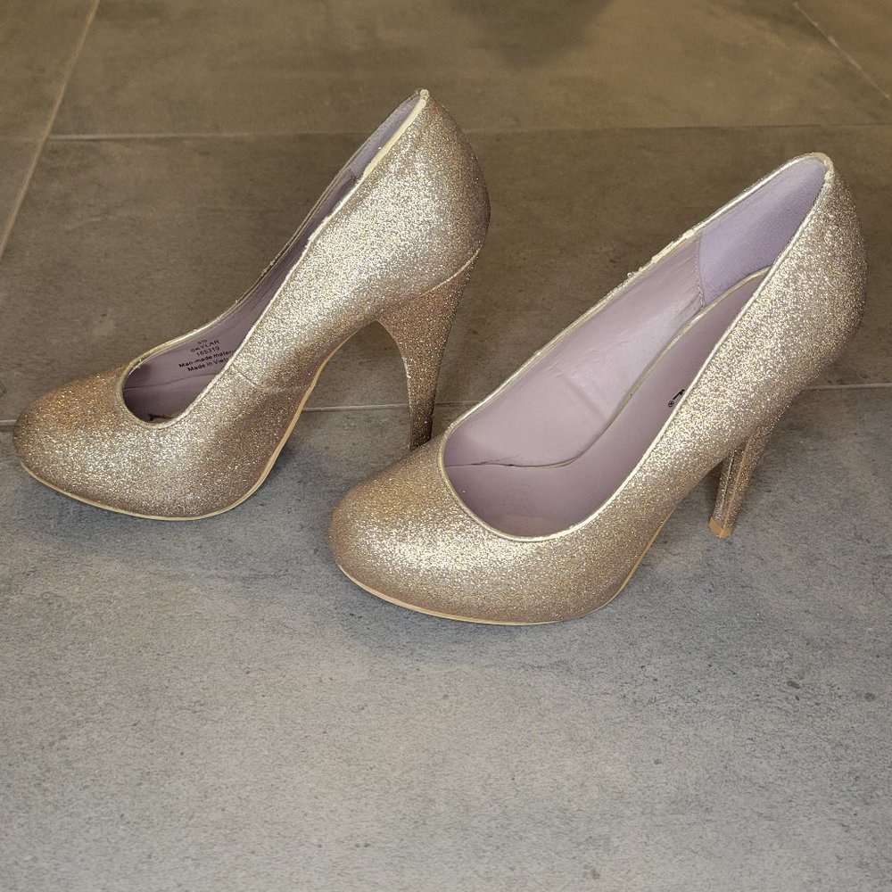3 for $15, 5 for $20 X Appeal Women's gold glitter heels 6